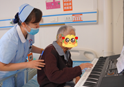 从心衰重症到琴声流淌：医养康一体化，守护81岁奶奶的晚年